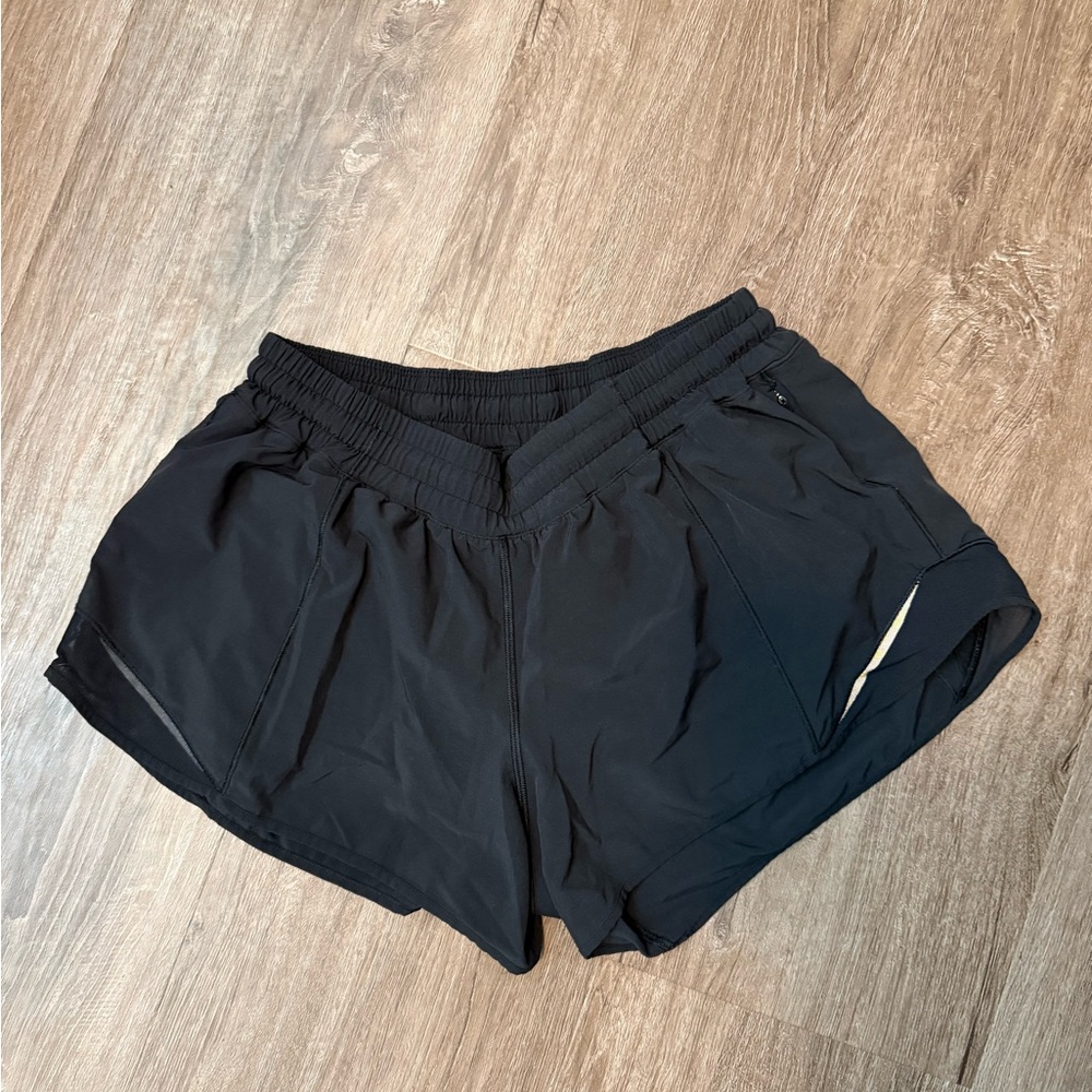 Lulu Lemon Hotty Hot Shorts size 12 Tall